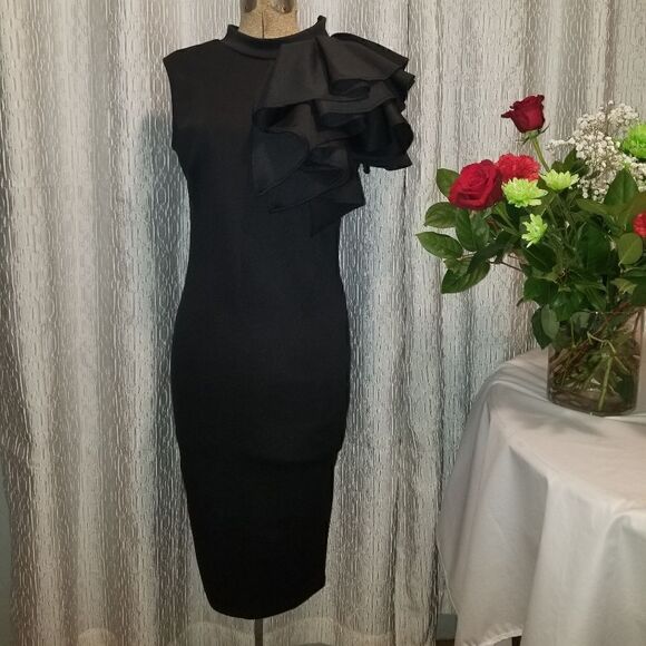 Ruffle Shoulder Bandage Dress med nwot - Picture 2 of 6